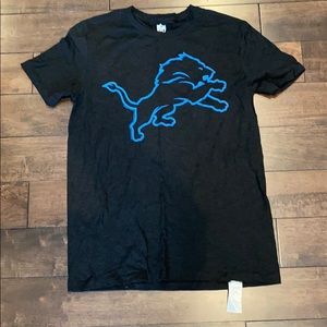 Lions T-shirt medium.